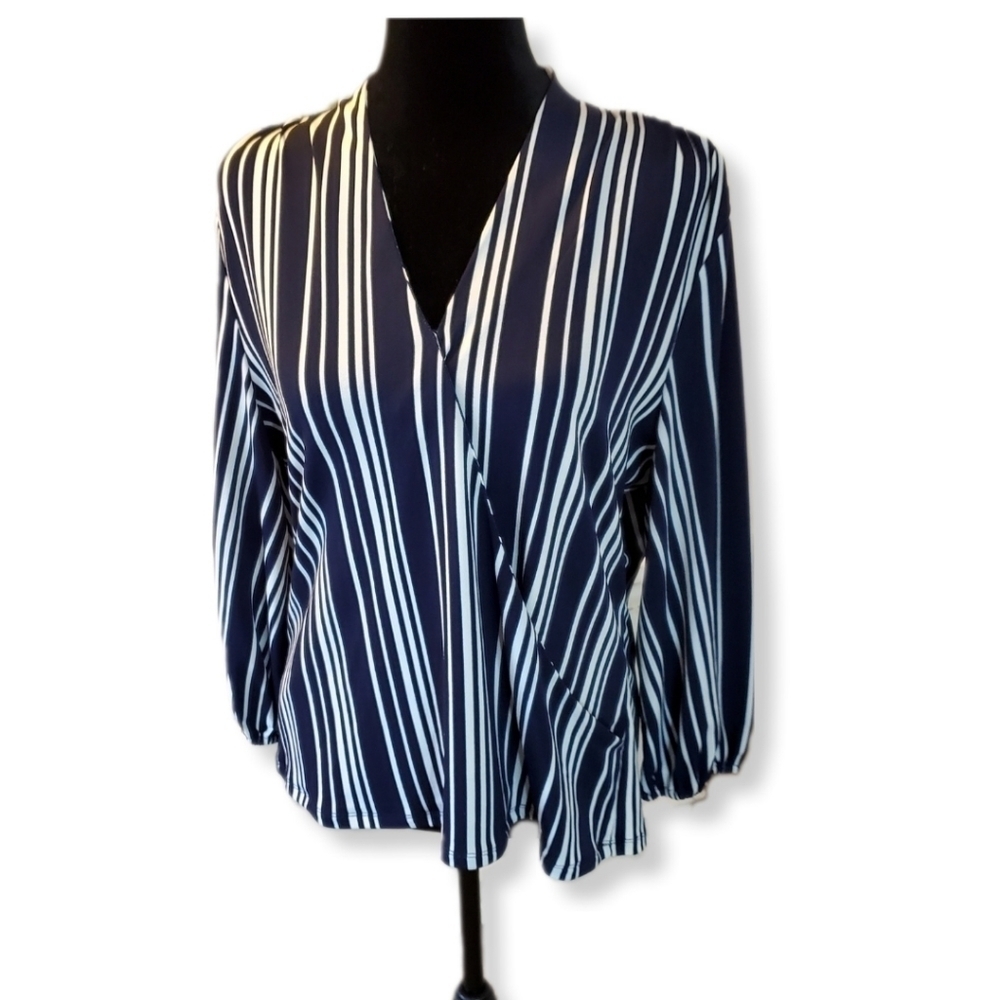 Adrianna Papell Black and White V-Neck Career Striped Blouse Sz M